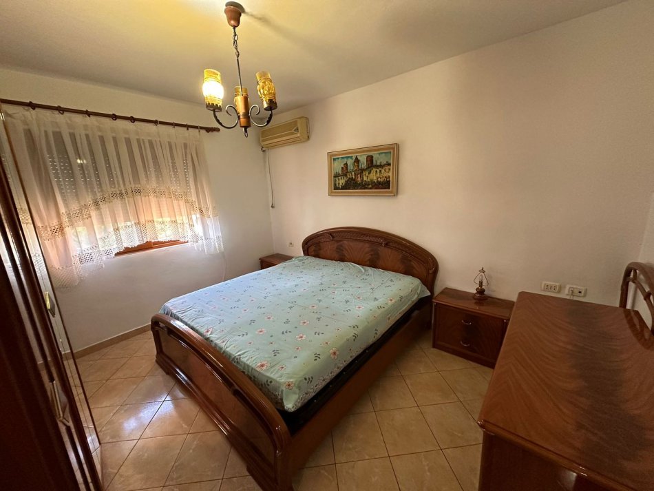 Tirane, jepet me qera apartament 2+1+Aneks Kati 3, 65 m² 450 € (Brryli)
