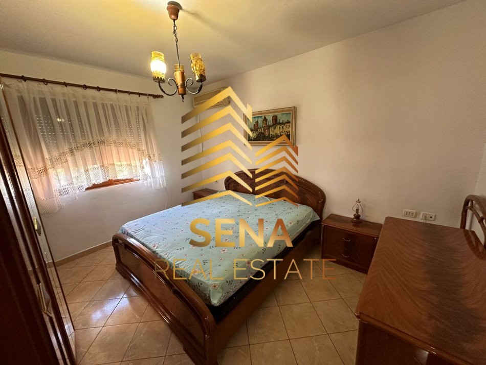 Tirane, jepet me qera apartament 2+1+Ballkon Kati 4, 75 m² 400 € (Rruga Ferit Xhajko)