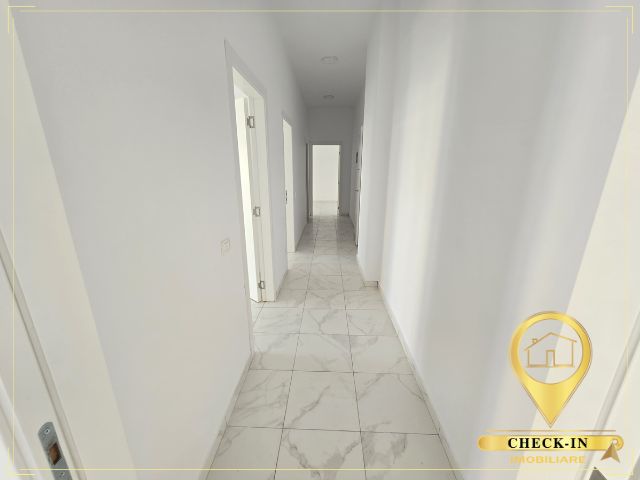 Tirane, jepet me qera zyre Kati 2, 111 m² 801 € (Afer Square 21)
