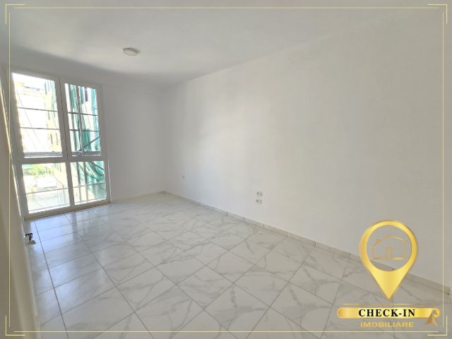 Tirane, jepet me qera zyre Kati 2, 111 m² 801 € (Afer Square 21)