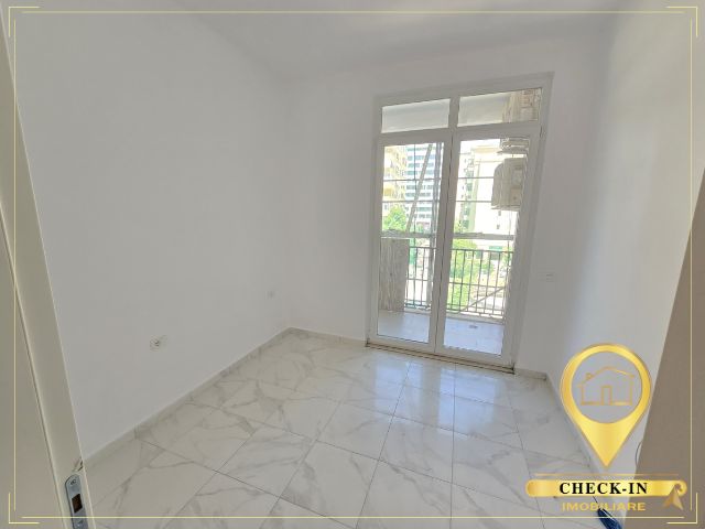 Tirane, jepet me qera zyre Kati 2, 111 m² 801 € (Afer Square 21)