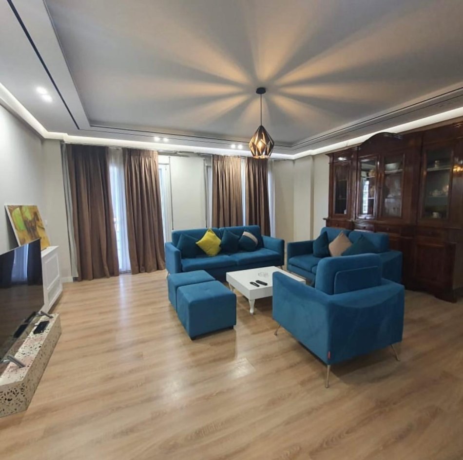 Tirane, jepet me qera apartament 2+1+Ballkon Kati 4, 110 m² 1.300 € (Rruga Kosovareve)