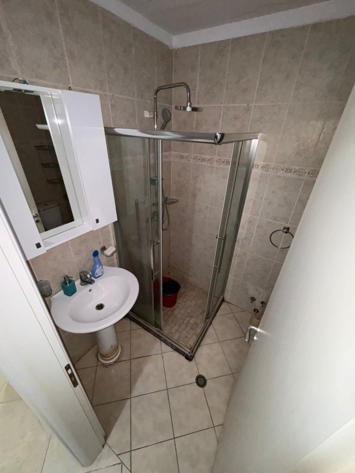 Tirane, jepet me qera apartament 1+1+Ballkon Kati 2, 71 m² 320 € (Fresk)