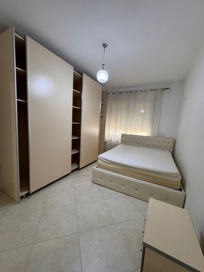Tirane, jepet me qera apartament 1+1+Ballkon Kati 2, 71 m² 320 € (Fresk)