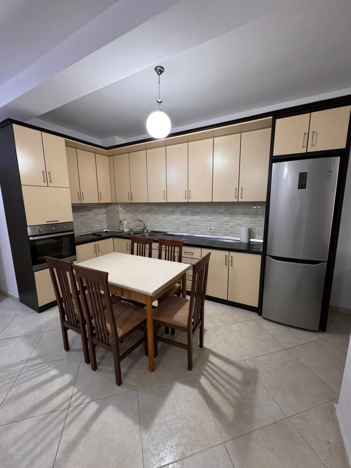 Tirane, jepet me qera apartament 1+1+Ballkon Kati 2, 71 m² 320 € (Fresk)