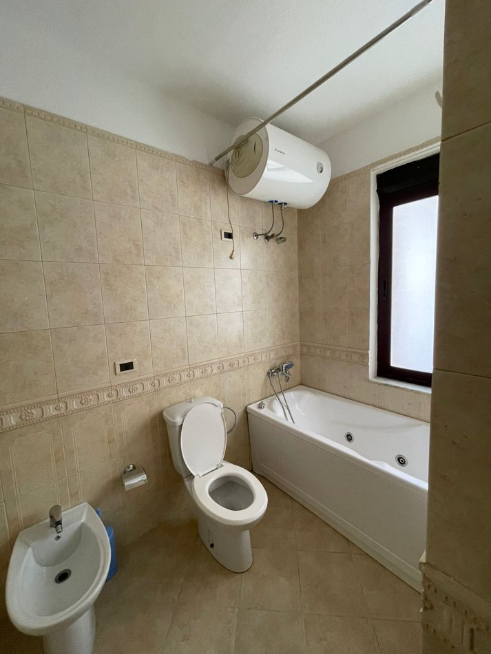 Tirane, jepet me qera apartament 2+1+Aneks+Ballkon Kati 7, 145 m² 800 € (Bllok)