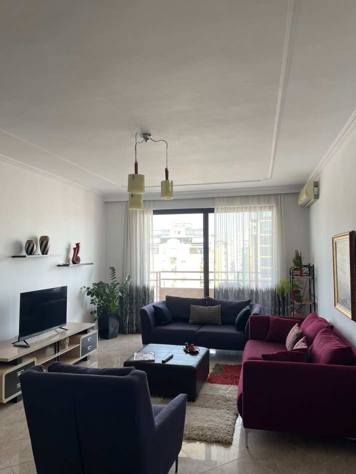 Tirane, jepet me qera apartament 2+1+Aneks+Ballkon Kati 7, 145 m² 800 € (Bllok)