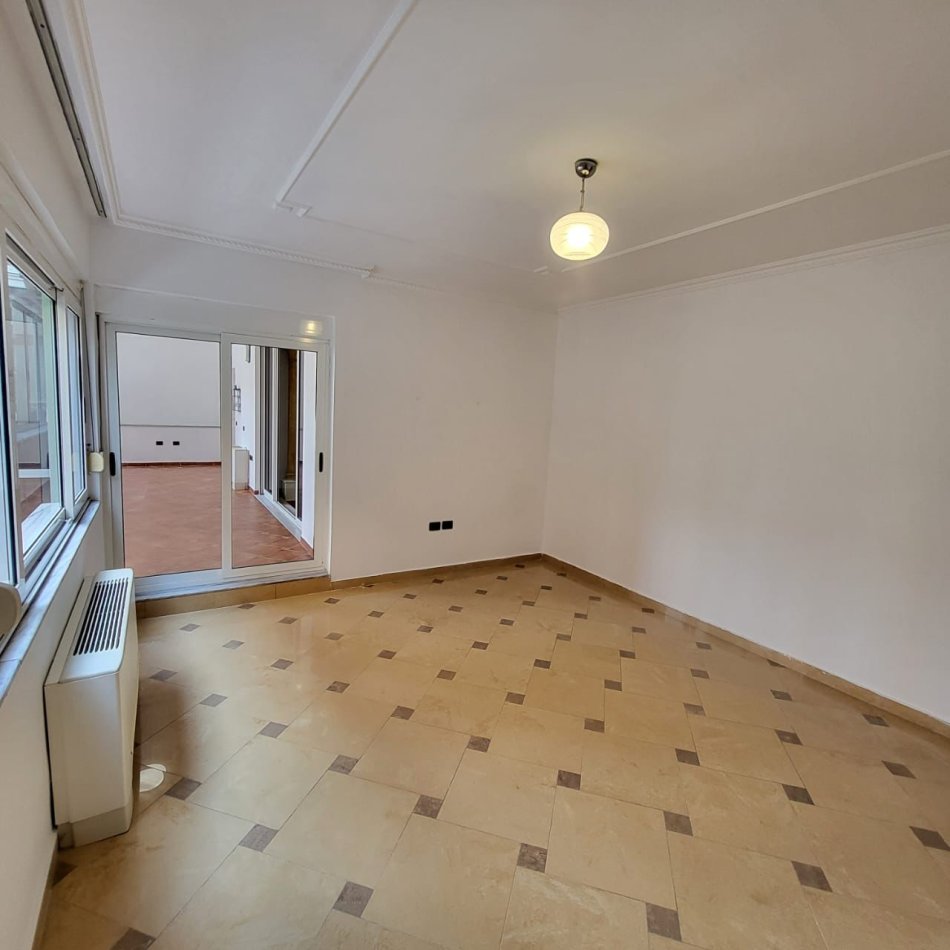 Tirane, jepet me qera ambjent biznesi Kati 2, 174 m² 1.600 € (Bllok)