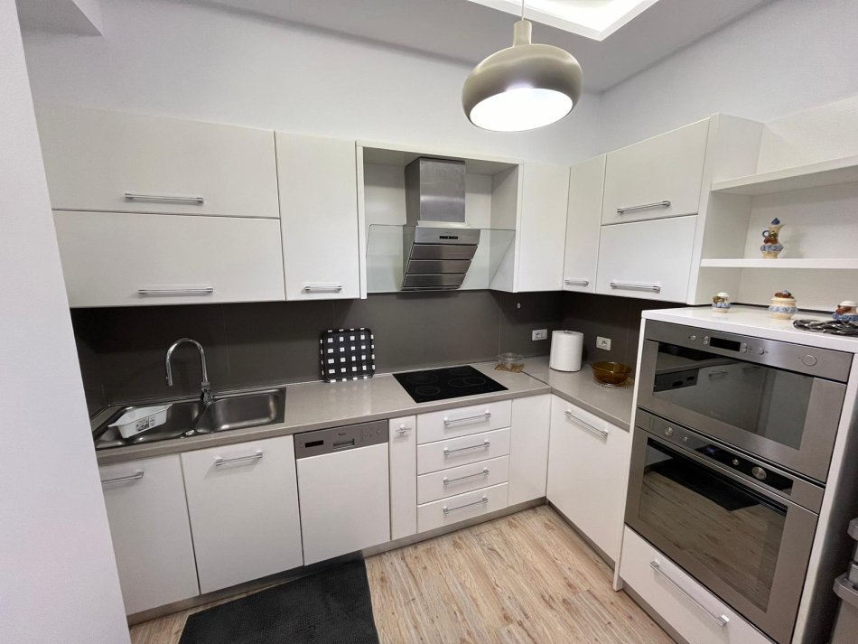 Tirane, shitet apartament 2+1+Aneks+Ballkon Kati 5, 112 m² 269.000 € (Komuna e Parisit)