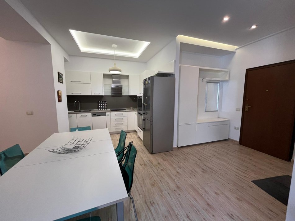 Tirane, shitet apartament 2+1+Aneks+Ballkon Kati 5, 112 m² 269.000 € (Komuna e Parisit)