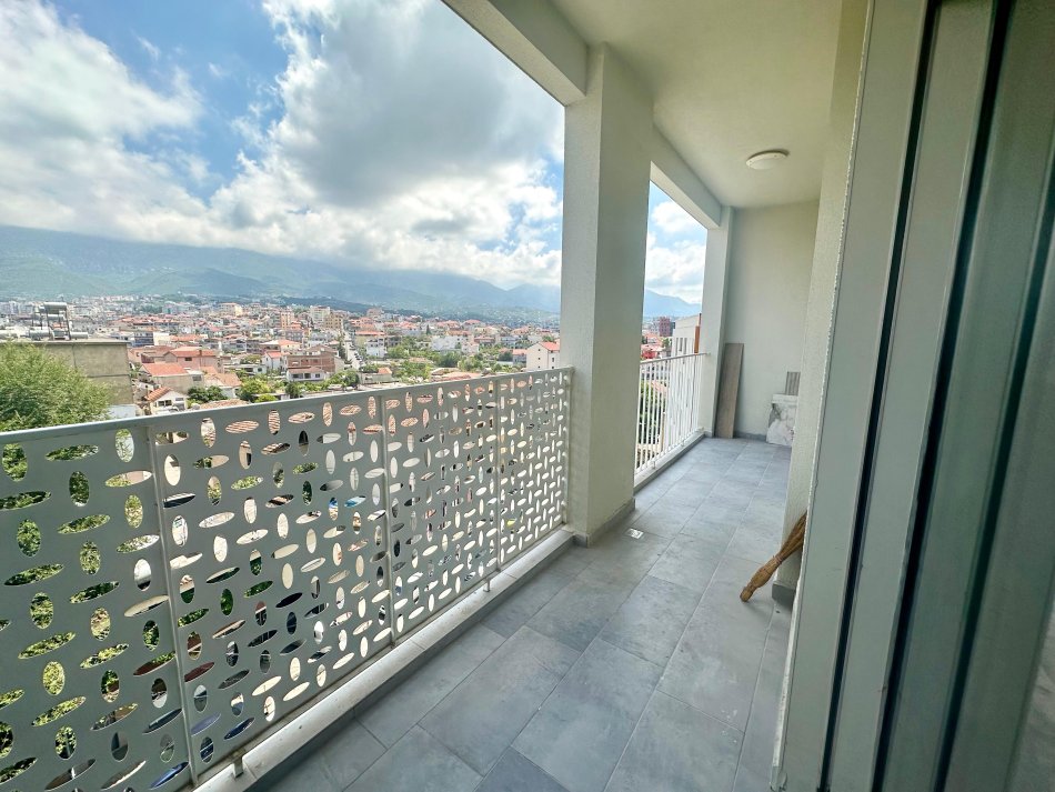 Tirane, jepet me qera apartament 1+1+Ballkon Kati 5, 70 m² 400 € (Ish Profarma)
