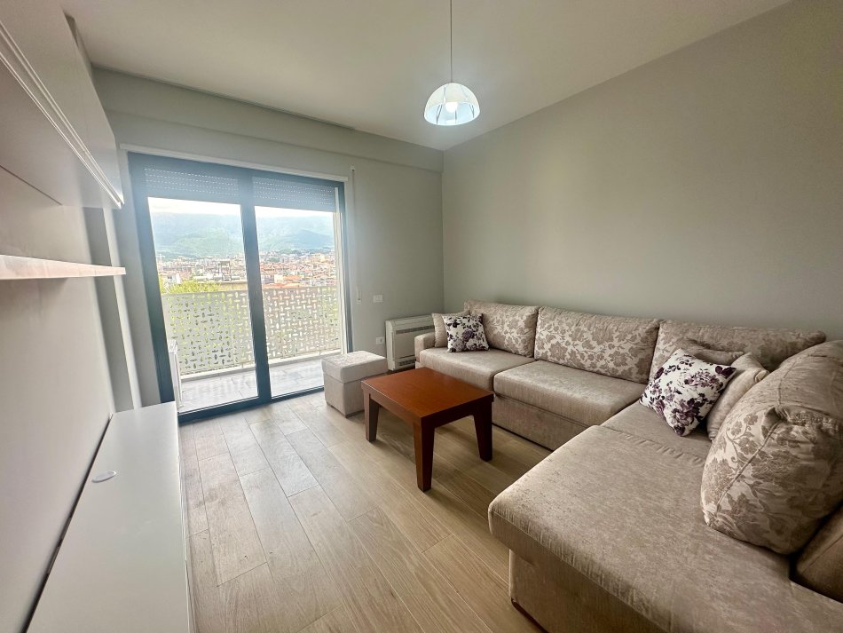 Tirane, jepet me qera apartament 1+1+Ballkon Kati 5, 70 m² 400 € (Ish Profarma)