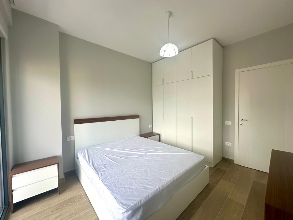 Tirane, jepet me qera apartament 1+1+Ballkon Kati 5, 70 m² 400 € (Ish Profarma)
