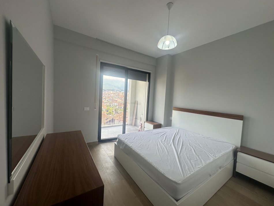Tirane, jepet me qera apartament 1+1+Ballkon Kati 5, 70 m² 400 € (Ish Profarma)
