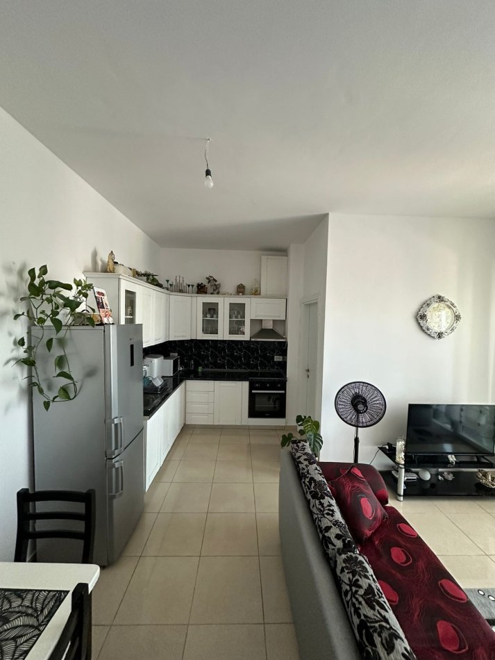 Tirane, jepet me qera apartament 2+1+Ballkon Kati 7, 90 m² 400 € (Kamez)