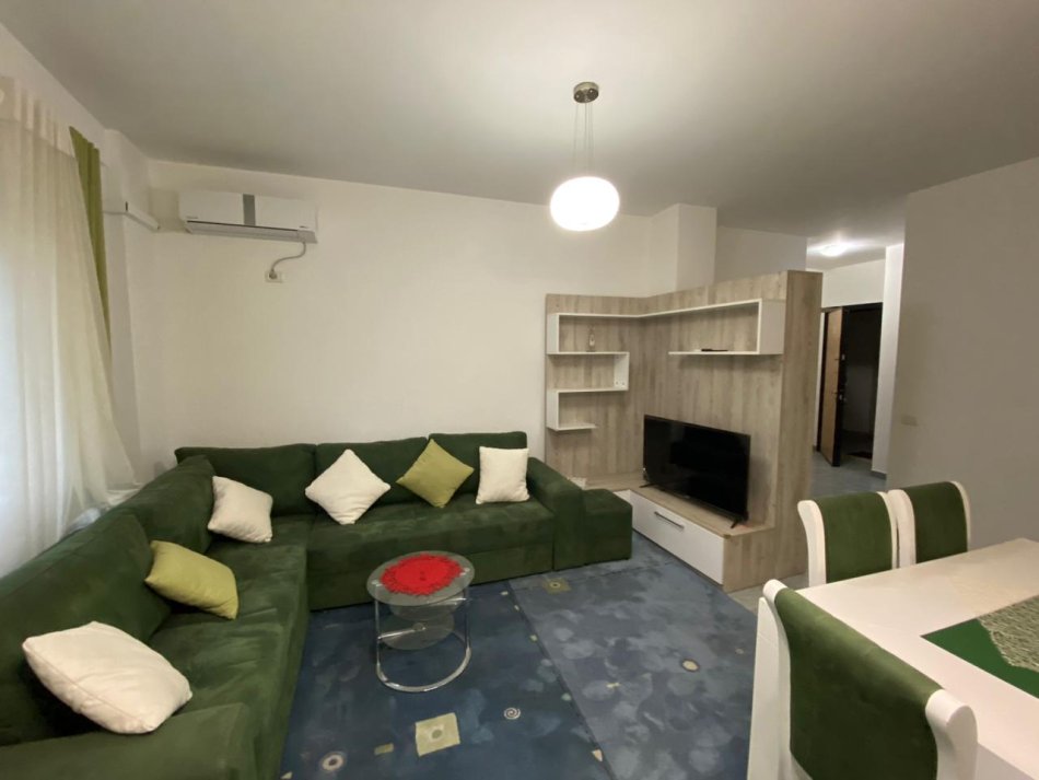 Tirane, jepet me qera apartament 1+1+Ballkon Kati 3, 67 m² 400 € (Liqeni i Thate)