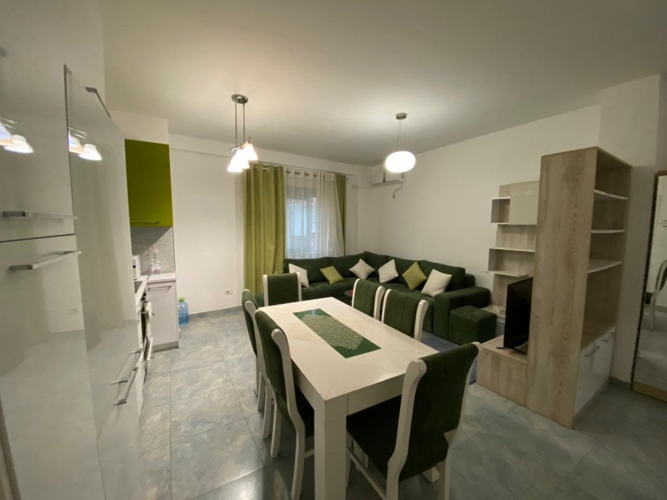 Tirane, jepet me qera apartament 1+1+Ballkon Kati 3, 67 m² 400 € (Liqeni i Thate)