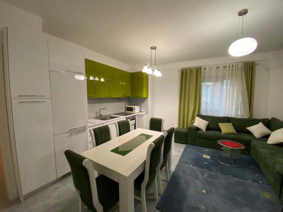 Tirane, jepet me qera apartament 1+1+Ballkon Kati 3, 67 m² 400 € (Liqeni i Thate)
