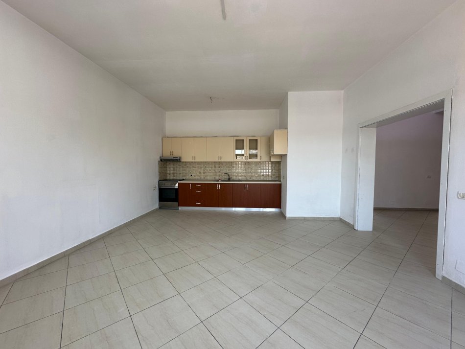 Shqiperi, jepet me qera zyre Kati 1, 132 m² 600 € (Rruga e Elbasanit)