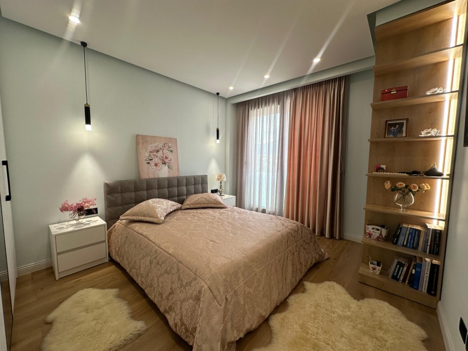 Tirane, jepet me qera apartament 3+1+Ballkon Kati 2, 210 m² 2.500 € (TEG)