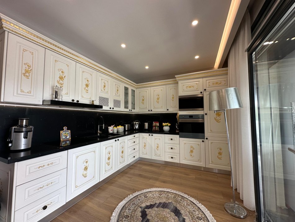 Tirane, jepet me qera apartament 3+1+Ballkon Kati 2, 210 m² 2.500 € (TEG)