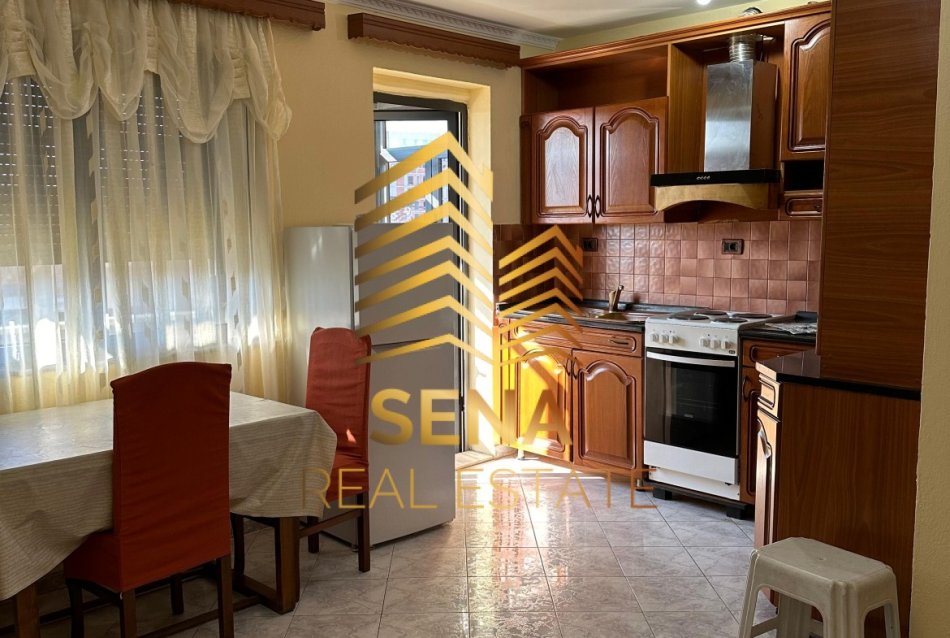 Tirane, jepet me qera apartament 2+1+Ballkon Kati 5, 80 m² 400 € (Rruga Ferit Xhajko)