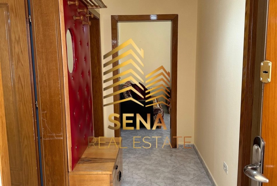 Tirane, jepet me qera apartament 2+1+Ballkon Kati 5, 80 m² 400 € (Rruga Ferit Xhajko)