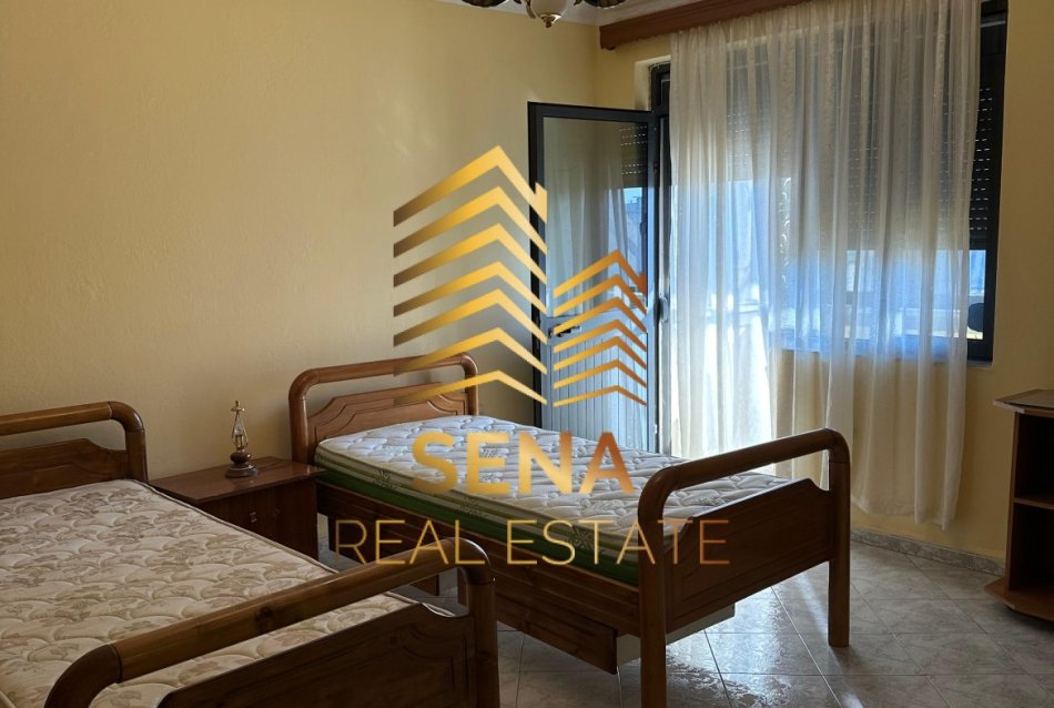 Tirane, jepet me qera apartament 2+1+Ballkon Kati 5, 80 m² 400 € (Rruga Ferit Xhajko)