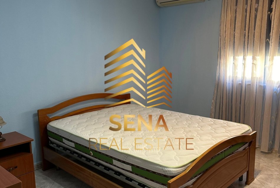 Tirane, jepet me qera apartament 2+1+Ballkon Kati 5, 80 m² 400 € (Rruga Ferit Xhajko)