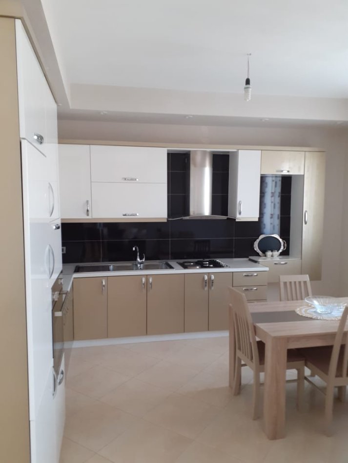 Tirane, jepet me qera Vile 3+1+Aneks+Ballkon Kati 2, 1 m² 1.000 € 