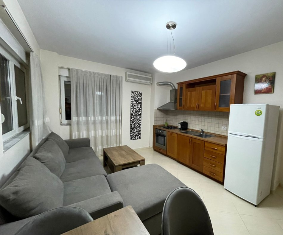 Tirane, jepet me qera apartament 1+1+Ballkon prane Air Albania
