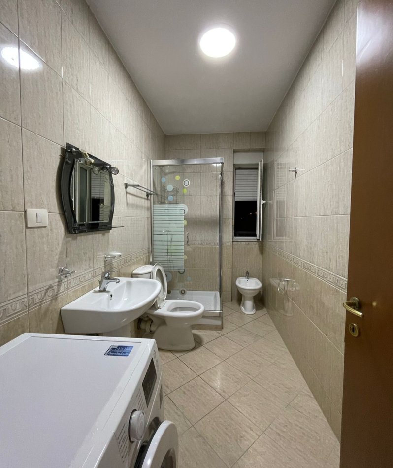 Tirane, jepet me qera apartament 1+1+Ballkon prane Air Albania