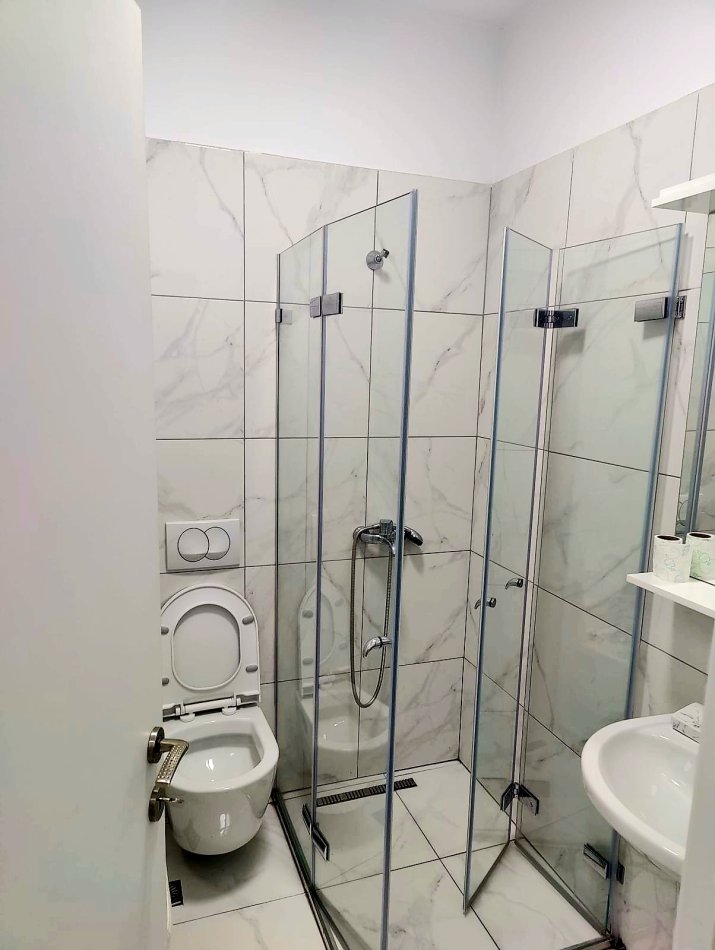 Tirane, jap me qera apartament 2+1+Ballkon Kati 3, 100 m² 700 € (Jordan Misja, Hurry Fulz)