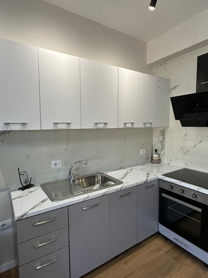 Tirane, jepet me qera apartament 1+1 Kati 4, 52 m² 400 € (Unaza e Re)