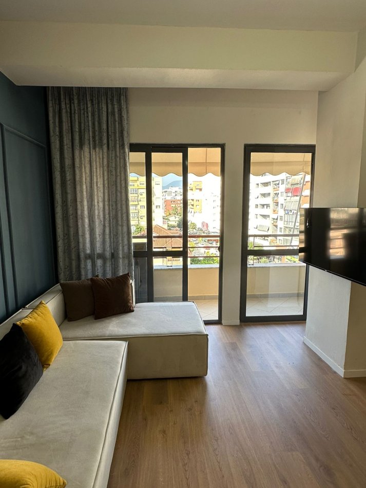 Tirane, jepet me qera apartament 1+1 Kati 4, 52 m² 400 € (Unaza e Re)