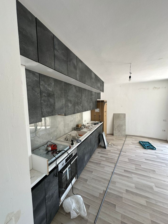 Tirane, shitet apartament 2+1+Ballkon Kati 1, 90 m² 109.000 € (Linze)