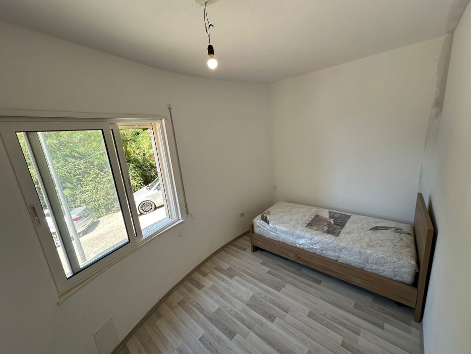 Tirane, shitet apartament 2+1+Ballkon Kati 1, 90 m² 109.000 € (Linze)