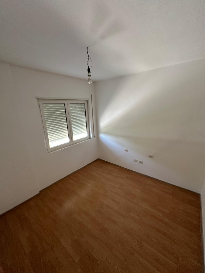 Tirane, shitet apartament 2+1+Ballkon Kati 1, 90 m² 90.000 € 