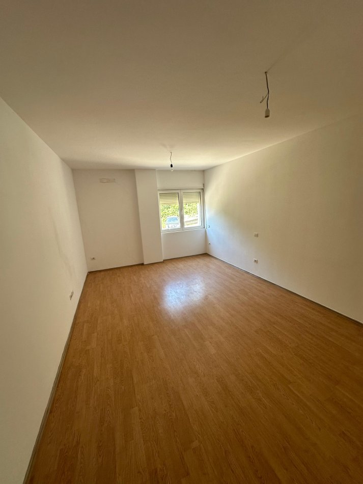 Tirane, shitet apartament 2+1+Ballkon Kati 1, 90 m² 90.000 € 