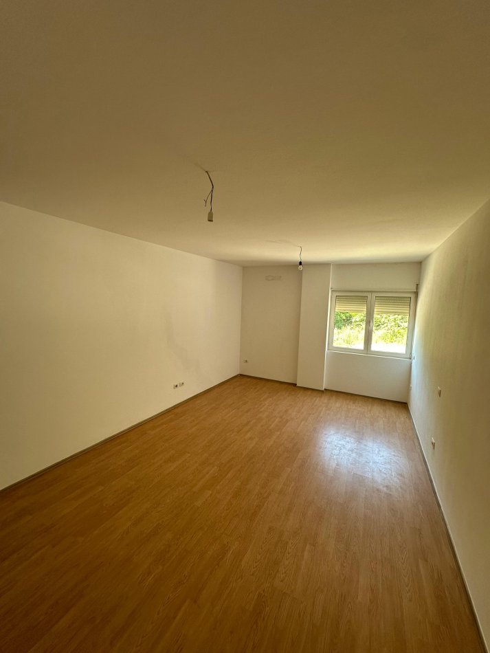Tirane, shitet apartament 2+1+Ballkon Kati 1, 90 m² 90.000 € 