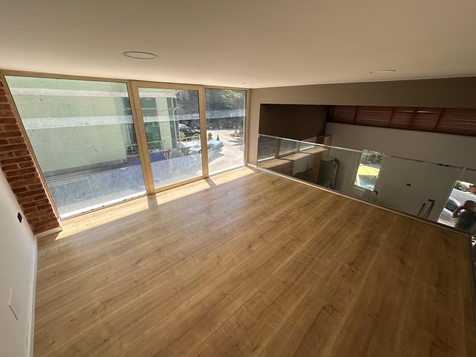 Tirane, shitet apartament duplex Dublex Kati 0, 82 m² 85.000 € (Fresku)