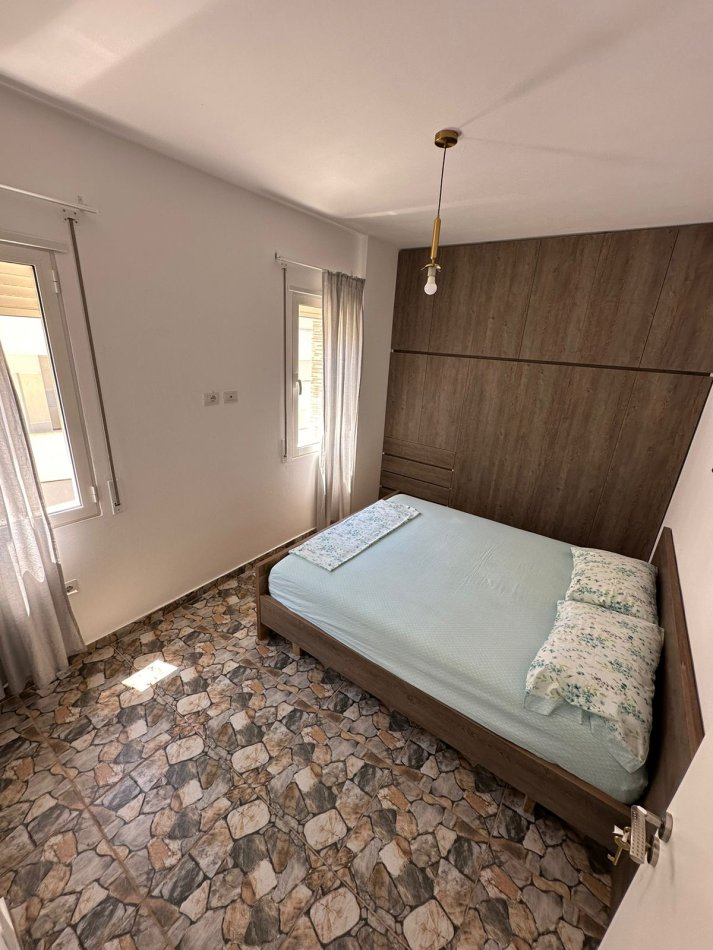Tirane, shitet apartament 1+1+Ballkon Kati 1, 64 m² 76.800 € (Linze)