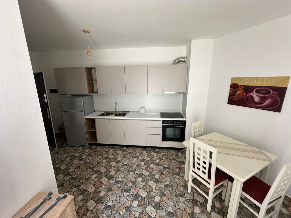 Tirane, shitet apartament 1+1+Ballkon Kati 1, 64 m² 76.800 € (Linze)