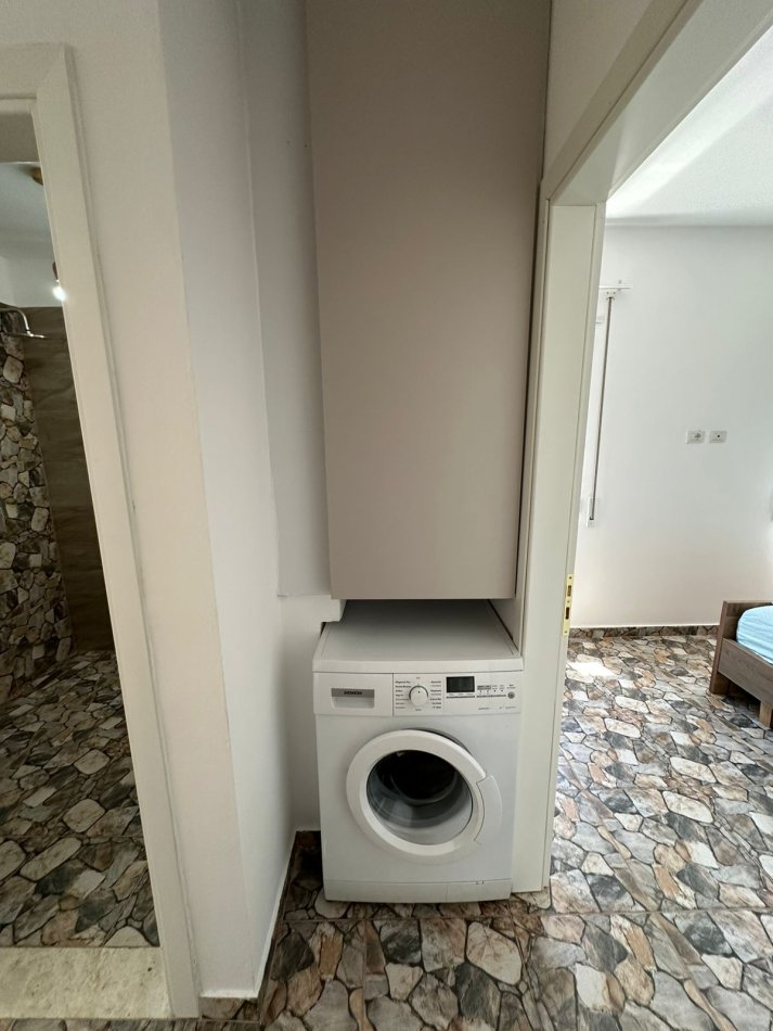 Tirane, shitet apartament 1+1+Ballkon Kati 1, 64 m² 76.800 € (Linze)