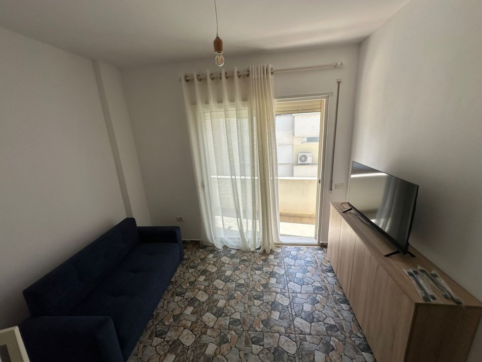 Tirane, shitet apartament 1+1+Ballkon Kati 1, 64 m² 76.800 € (Linze)