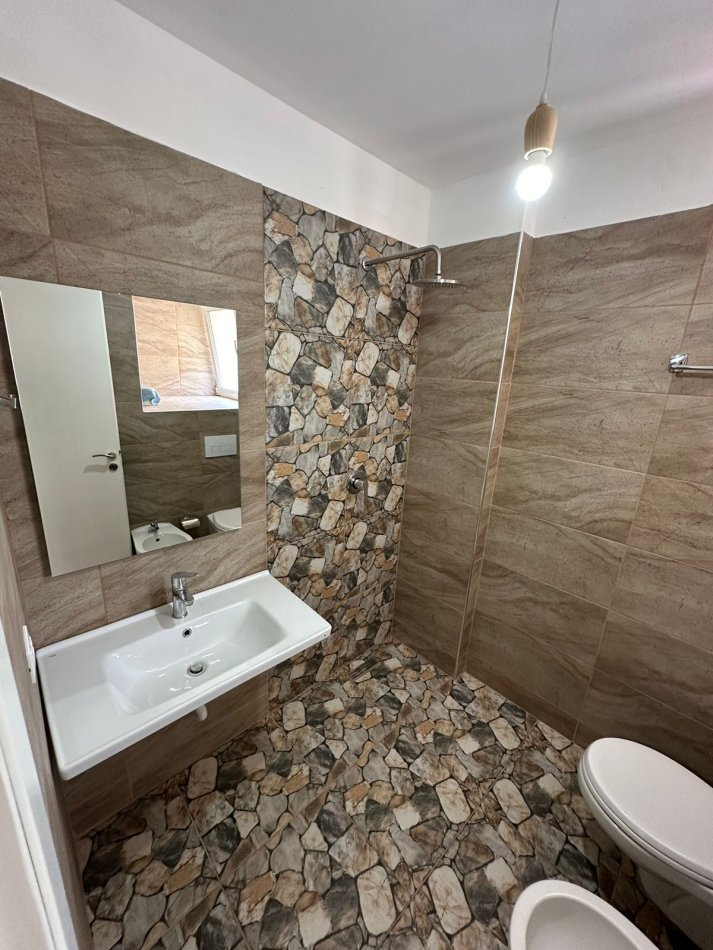Tirane, shitet apartament 1+1+Ballkon Kati 1, 64 m² 76.800 € (Linze)