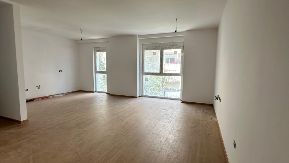 Tirane, jepet me qera zyre Kati 2, 119 m² 1.700 € (Rruga Faik Konica)