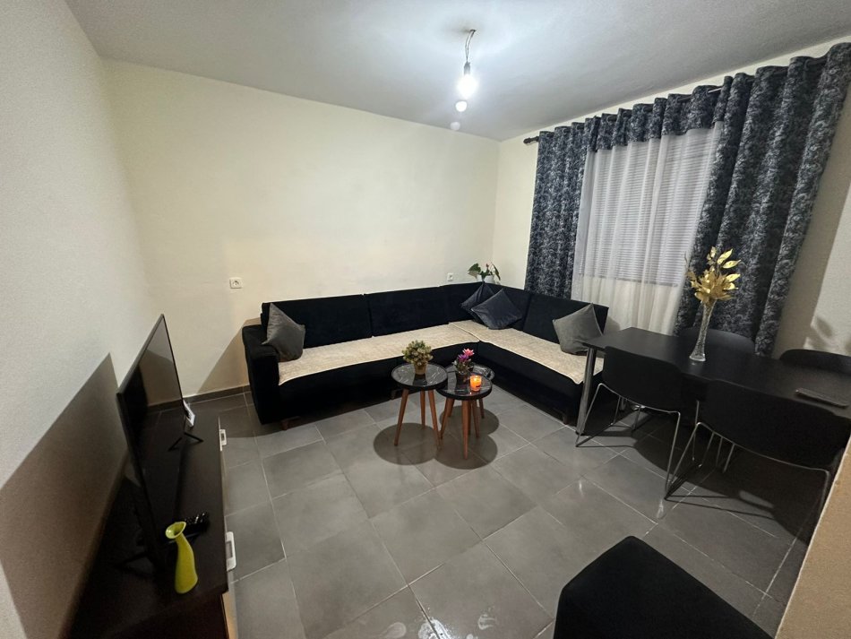 Tirane, jepet me qera apartament 1+1 Kati 1, 45 m² 280 € 