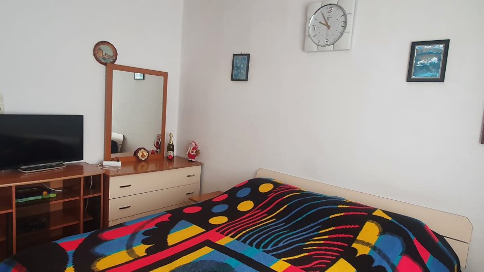 Tirane, jap me qera apartament 1+1 Kati i pare.300 € (kahreman ylli)