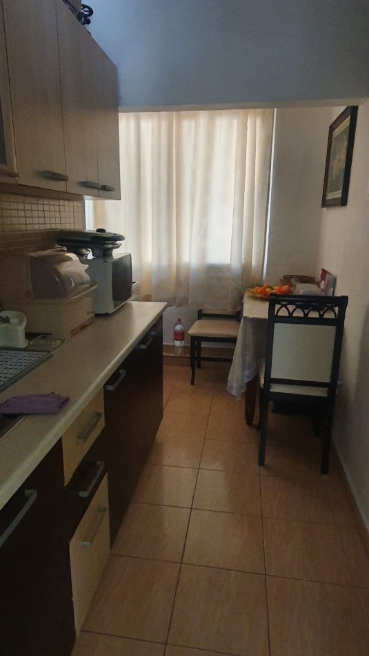 Tirane, jap me qera apartament 1+1 Kati i pare.300 € (kahreman ylli)